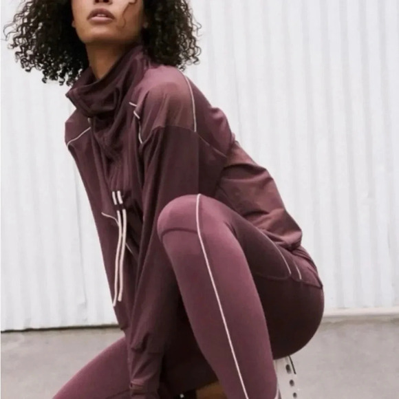Free People Movement sz XS Act Fast Pulliver Top burgundy thumb holes, pockets - Picture 1 of 12